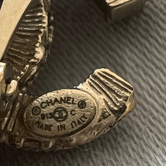 Chanel Pearl dangle clip on earrings - Picture 3 of 4